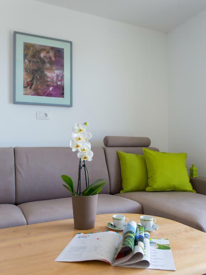 Apartment Maestral Пореч Экстерьер фото