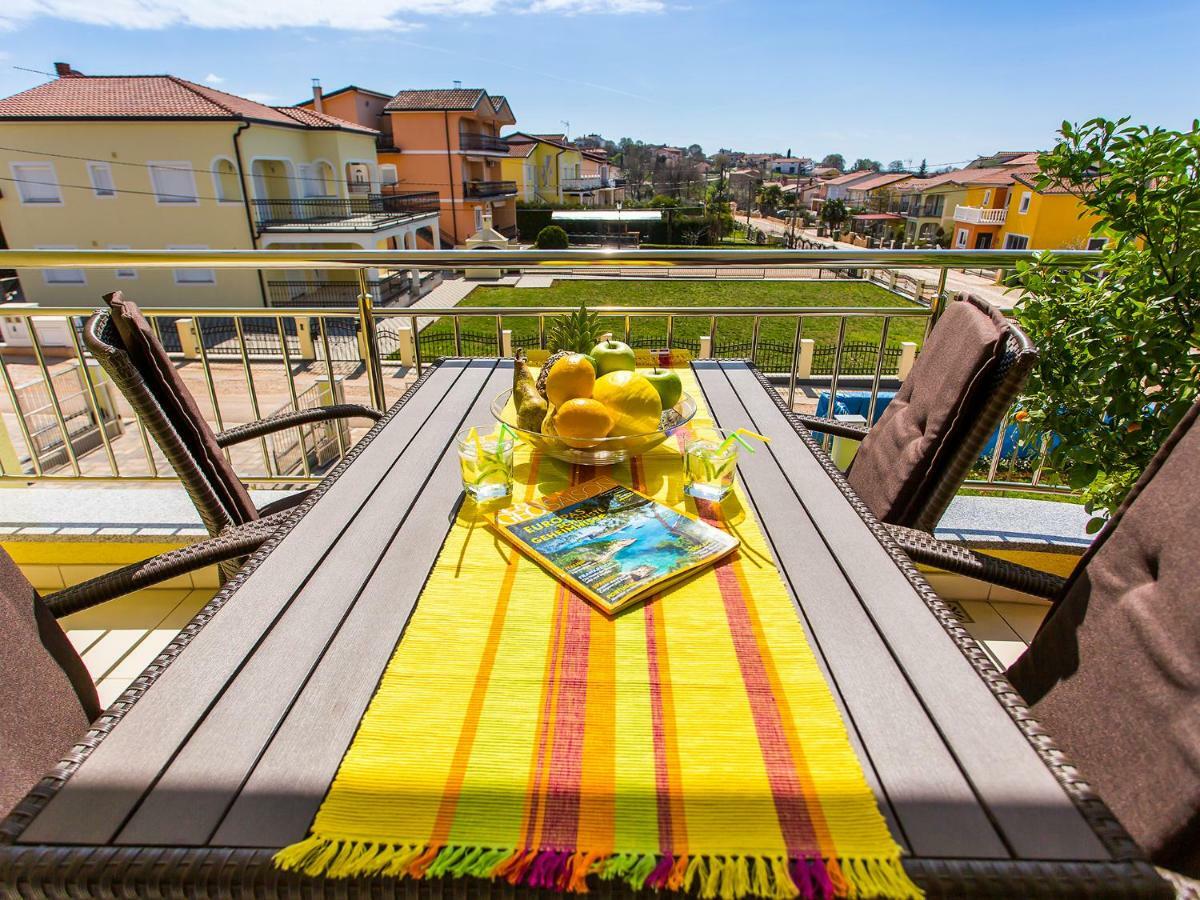 Apartment Maestral Пореч Экстерьер фото